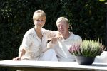 Almere 21 augustus 2025
Berdien Stenberg met haar man Pieter Kleve in de tuin van hun huis .