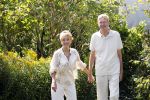 Almere 21 augustus 2025
Berdien Stenberg met haar man Pieter Kleve in de tuin van hun huis .