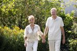 Almere 21 augustus 2025
Berdien Stenberg met haar man Pieter Kleve in de tuin van hun huis .