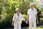 Almere 21 augustus 2025
Berdien Stenberg met haar man Pieter Kleve in de tuin van hun huis .