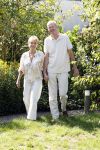Almere 21 augustus 2025
Berdien Stenberg met haar man Pieter Kleve in de tuin van hun huis .
