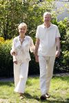Almere 21 augustus 2025
Berdien Stenberg met haar man Pieter Kleve in de tuin van hun huis .