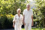 Almere 21 augustus 2025
Berdien Stenberg met haar man Pieter Kleve in de tuin van hun huis .
