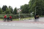 Amsterdam 22 augustus 2025
Op de plek waar de 17 jarige Lisa uit Abcoude vermoord is worden door veel mensen bloemen en knuffelbeesten gelegd .