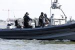 Amsterdam 20 augustus 2025
Koning Willem Alexander Prinses Mabel en (prinses Luana ) Gravin Luana op de groene Draeck tijdens de eerste dag van Sail Amsterdam . Er vaart ongelofelijk veel beveiliging Politie in boten op jet skis en een speciaal beveiligingsteam van de Marechaussee BSB ( Brigade Speciale Beveiligingsopdrachten ) mee met de groene Draeck