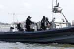 Amsterdam 20 augustus 2025
Koning Willem Alexander Prinses Mabel en (prinses Luana ) Gravin Luana op de groene Draeck tijdens de eerste dag van Sail Amsterdam . Er vaart ongelofelijk veel beveiliging Politie in boten op jet skis en een speciaal beveiligingsteam van de Marechaussee BSB ( Brigade Speciale Beveiligingsopdrachten ) mee met de groene Draeck