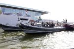 Amsterdam 20 augustus 2025
Koning Willem Alexander Prinses Mabel en (prinses Luana ) Gravin Luana op de groene Draeck tijdens de eerste dag van Sail Amsterdam . Er vaart ongelofelijk veel beveiliging Politie in boten op jet skis en een speciaal beveiligingsteam van de Marechaussee BSB ( Brigade Speciale Beveiligingsopdrachten ) mee met de groene Draeck