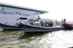 Amsterdam 20 augustus 2025
Koning Willem Alexander Prinses Mabel en (prinses Luana ) Gravin Luana op de groene Draeck tijdens de eerste dag van Sail Amsterdam . Er vaart ongelofelijk veel beveiliging Politie in boten op jet skis en een speciaal beveiligingsteam van de Marechaussee BSB ( Brigade Speciale Beveiligingsopdrachten ) mee met de groene Draeck