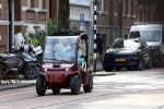 Amsterdam 13 augustus 2025
Connie Witteman doet boodschappen in haar Biro karretje in Amsterdam zuid