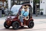 Amsterdam 13 augustus 2025
Connie Witteman doet boodschappen in haar Biro karretje in Amsterdam zuid