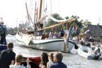 Amsterdam 20 augustus 2025
Koning Willem Alexander Prinses Mabel en (prinses Luana ) Gravin Luana op de groene Draeck tijdens de eerste dag van Sail Amsterdam . Er vaart ongelofelijk veel beveiliging Politie in boten op jet skis en een speciaal beveiligingsteam van de Marechaussee BSB ( Brigade Speciale Beveiligingsopdrachten ) mee met de groene Draeck