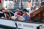 Amsterdam 20 augustus 2025
Koning Willem Alexander Prinses Mabel en (prinses Luana ) Gravin Luana op de groene Draeck tijdens de eerste dag van Sail Amsterdam . Er vaart ongelofelijk veel beveiliging Politie in boten op jet skis en een speciaal beveiligingsteam van de Marechaussee BSB ( Brigade Speciale Beveiligingsopdrachten ) mee met de groene Draeck