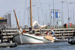 Amsterdam 20 augustus 2025
Koning Willem Alexander Prinses Mabel en (prinses Luana ) Gravin Luana op de groene Draeck tijdens de eerste dag van Sail Amsterdam . Er vaart ongelofelijk veel beveiliging Politie in boten op jet skis en een speciaal beveiligingsteam van de Marechaussee BSB ( Brigade Speciale Beveiligingsopdrachten ) mee met de groene Draeck
