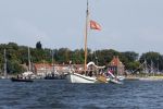 Amsterdam 20 augustus 2025
Koning Willem Alexander Prinses Mabel en (prinses Luana ) Gravin Luana op de groene Draeck tijdens de eerste dag van Sail Amsterdam . Er vaart ongelofelijk veel beveiliging Politie in boten op jet skis en een speciaal beveiligingsteam van de Marechaussee BSB ( Brigade Speciale Beveiligingsopdrachten ) mee met de groene Draeck