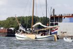 Amsterdam 20 augustus 2025
Koning Willem Alexander Prinses Mabel en (prinses Luana ) Gravin Luana op de groene Draeck tijdens de eerste dag van Sail Amsterdam . Er vaart ongelofelijk veel beveiliging Politie in boten op jet skis en een speciaal beveiligingsteam van de Marechaussee BSB ( Brigade Speciale Beveiligingsopdrachten ) mee met de groene Draeck