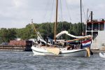 Amsterdam 20 augustus 2025
Koning Willem Alexander Prinses Mabel en (prinses Luana ) Gravin Luana op de groene Draeck tijdens de eerste dag van Sail Amsterdam . Er vaart ongelofelijk veel beveiliging Politie in boten op jet skis en een speciaal beveiligingsteam van de Marechaussee BSB ( Brigade Speciale Beveiligingsopdrachten ) mee met de groene Draeck