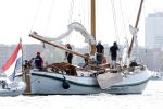 Amsterdam 20 augustus 2025
Koning Willem Alexander Prinses Mabel en (prinses Luana ) Gravin Luana op de groene Draeck tijdens de eerste dag van Sail Amsterdam . Er vaart ongelofelijk veel beveiliging Politie in boten op jet skis en een speciaal beveiligingsteam van de Marechaussee BSB ( Brigade Speciale Beveiligingsopdrachten ) mee met de groene Draeck