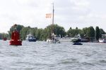 Amsterdam 20 augustus 2025
Koning Willem Alexander Prinses Mabel en (prinses Luana ) Gravin Luana op de groene Draeck tijdens de eerste dag van Sail Amsterdam . Er vaart ongelofelijk veel beveiliging Politie in boten op jet skis en een speciaal beveiligingsteam van de Marechaussee BSB ( Brigade Speciale Beveiligingsopdrachten ) mee met de groene Draeck