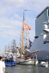 Amsterdam 20 augustus 2025
Koning Willem Alexander Prinses Mabel en (prinses Luana ) Gravin Luana op de groene Draeck tijdens de eerste dag van Sail Amsterdam . Er vaart ongelofelijk veel beveiliging Politie in boten op jet skis en een speciaal beveiligingsteam van de Marechaussee BSB ( Brigade Speciale Beveiligingsopdrachten ) mee met de groene Draeck