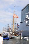 Amsterdam 20 augustus 2025
Koning Willem Alexander Prinses Mabel en (prinses Luana ) Gravin Luana op de groene Draeck tijdens de eerste dag van Sail Amsterdam . Er vaart ongelofelijk veel beveiliging Politie in boten op jet skis en een speciaal beveiligingsteam van de Marechaussee BSB ( Brigade Speciale Beveiligingsopdrachten ) mee met de groene Draeck