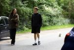 Huizen 16 augustus 2025
Julian Vahle met zijn vriendin bij het huis van zijn moeder Linda de Mol