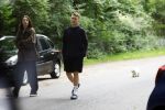 Huizen 16 augustus 2025
Julian Vahle met zijn vriendin bij het huis van zijn moeder Linda de Mol