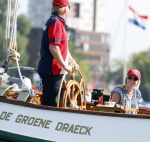 Amsterdam 20 augustus 2025
Koning Willem Alexander Prinses Mabel en (prinses Luana ) Gravin Luana op de groene Draeck tijdens de eerste dag van Sail Amsterdam . Er vaart ongelofelijk veel beveiliging Politie in boten op jet skis en een speciaal beveiligingsteam van de Marechaussee BSB ( Brigade Speciale Beveiligingsopdrachten ) mee met de groene Draeck
