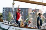 Amsterdam 20 augustus 2025
Koning Willem Alexander Prinses Mabel en (prinses Luana ) Gravin Luana op de groene Draeck tijdens de eerste dag van Sail Amsterdam . Er vaart ongelofelijk veel beveiliging Politie in boten op jet skis en een speciaal beveiligingsteam van de Marechaussee BSB ( Brigade Speciale Beveiligingsopdrachten ) mee met de groene Draeck