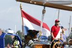 Amsterdam 20 augustus 2025
Koning Willem Alexander Prinses Mabel en (prinses Luana ) Gravin Luana op de groene Draeck tijdens de eerste dag van Sail Amsterdam . Er vaart ongelofelijk veel beveiliging Politie in boten op jet skis en een speciaal beveiligingsteam van de Marechaussee BSB ( Brigade Speciale Beveiligingsopdrachten ) mee met de groene Draeck