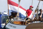 Amsterdam 20 augustus 2025
Koning Willem Alexander Prinses Mabel en (prinses Luana ) Gravin Luana op de groene Draeck tijdens de eerste dag van Sail Amsterdam . Er vaart ongelofelijk veel beveiliging Politie in boten op jet skis en een speciaal beveiligingsteam van de Marechaussee BSB ( Brigade Speciale Beveiligingsopdrachten ) mee met de groene Draeck