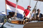 Amsterdam 20 augustus 2025
Koning Willem Alexander Prinses Mabel en (prinses Luana ) Gravin Luana op de groene Draeck tijdens de eerste dag van Sail Amsterdam . Er vaart ongelofelijk veel beveiliging Politie in boten op jet skis en een speciaal beveiligingsteam van de Marechaussee BSB ( Brigade Speciale Beveiligingsopdrachten ) mee met de groene Draeck
