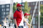 Amsterdam 20 augustus 2025
Koning Willem Alexander Prinses Mabel en (prinses Luana ) Gravin Luana op de groene Draeck tijdens de eerste dag van Sail Amsterdam . Er vaart ongelofelijk veel beveiliging Politie in boten op jet skis en een speciaal beveiligingsteam van de Marechaussee BSB ( Brigade Speciale Beveiligingsopdrachten ) mee met de groene Draeck