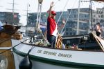 Amsterdam 20 augustus 2025
Koning Willem Alexander Prinses Mabel en (prinses Luana ) Gravin Luana op de groene Draeck tijdens de eerste dag van Sail Amsterdam . Er vaart ongelofelijk veel beveiliging Politie in boten op jet skis en een speciaal beveiligingsteam van de Marechaussee BSB ( Brigade Speciale Beveiligingsopdrachten ) mee met de groene Draeck