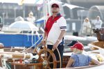 Amsterdam 20 augustus 2025
Koning Willem Alexander Prinses Mabel en (prinses Luana ) Gravin Luana op de groene Draeck tijdens de eerste dag van Sail Amsterdam . Er vaart ongelofelijk veel beveiliging Politie in boten op jet skis en een speciaal beveiligingsteam van de Marechaussee BSB ( Brigade Speciale Beveiligingsopdrachten ) mee met de groene Draeck