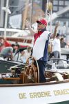 Amsterdam 20 augustus 2025
Koning Willem Alexander Prinses Mabel en (prinses Luana ) Gravin Luana op de groene Draeck tijdens de eerste dag van Sail Amsterdam . Er vaart ongelofelijk veel beveiliging Politie in boten op jet skis en een speciaal beveiligingsteam van de Marechaussee BSB ( Brigade Speciale Beveiligingsopdrachten ) mee met de groene Draeck