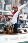 Amsterdam 20 augustus 2025
Koning Willem Alexander Prinses Mabel en (prinses Luana ) Gravin Luana op de groene Draeck tijdens de eerste dag van Sail Amsterdam . Er vaart ongelofelijk veel beveiliging Politie in boten op jet skis en een speciaal beveiligingsteam van de Marechaussee BSB ( Brigade Speciale Beveiligingsopdrachten ) mee met de groene Draeck