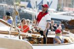 Amsterdam 20 augustus 2025
Koning Willem Alexander Prinses Mabel en (prinses Luana ) Gravin Luana op de groene Draeck tijdens de eerste dag van Sail Amsterdam . Er vaart ongelofelijk veel beveiliging Politie in boten op jet skis en een speciaal beveiligingsteam van de Marechaussee BSB ( Brigade Speciale Beveiligingsopdrachten ) mee met de groene Draeck