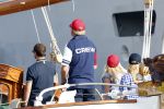 Amsterdam 20 augustus 2025
Koning Willem Alexander Prinses Mabel en (prinses Luana ) Gravin Luana op de groene Draeck tijdens de eerste dag van Sail Amsterdam . Er vaart ongelofelijk veel beveiliging Politie in boten op jet skis en een speciaal beveiligingsteam van de Marechaussee BSB ( Brigade Speciale Beveiligingsopdrachten ) mee met de groene Draeck