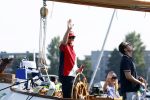 Amsterdam 20 augustus 2025
Koning Willem Alexander Prinses Mabel en (prinses Luana ) Gravin Luana op de groene Draeck tijdens de eerste dag van Sail Amsterdam . Er vaart ongelofelijk veel beveiliging Politie in boten op jet skis en een speciaal beveiligingsteam van de Marechaussee BSB ( Brigade Speciale Beveiligingsopdrachten ) mee met de groene Draeck