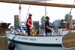 Amsterdam 20 augustus 2025
Koning Willem Alexander Prinses Mabel en (prinses Luana ) Gravin Luana op de groene Draeck tijdens de eerste dag van Sail Amsterdam . Er vaart ongelofelijk veel beveiliging Politie in boten op jet skis en een speciaal beveiligingsteam van de Marechaussee BSB ( Brigade Speciale Beveiligingsopdrachten ) mee met de groene Draeck