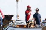 Amsterdam 20 augustus 2025
Koning Willem Alexander Prinses Mabel en (prinses Luana ) Gravin Luana op de groene Draeck tijdens de eerste dag van Sail Amsterdam . Er vaart ongelofelijk veel beveiliging Politie in boten op jet skis en een speciaal beveiligingsteam van de Marechaussee BSB ( Brigade Speciale Beveiligingsopdrachten ) mee met de groene Draeck