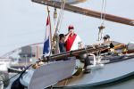 Amsterdam 20 augustus 2025
Koning Willem Alexander Prinses Mabel en (prinses Luana ) Gravin Luana op de groene Draeck tijdens de eerste dag van Sail Amsterdam . Er vaart ongelofelijk veel beveiliging Politie in boten op jet skis en een speciaal beveiligingsteam van de Marechaussee BSB ( Brigade Speciale Beveiligingsopdrachten ) mee met de groene Draeck
