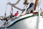 Amsterdam 20 augustus 2025
Koning Willem Alexander Prinses Mabel en (prinses Luana ) Gravin Luana op de groene Draeck tijdens de eerste dag van Sail Amsterdam . Er vaart ongelofelijk veel beveiliging Politie in boten op jet skis en een speciaal beveiligingsteam van de Marechaussee BSB ( Brigade Speciale Beveiligingsopdrachten ) mee met de groene Draeck