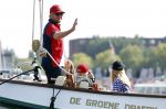 Amsterdam 20 augustus 2025
Koning Willem Alexander Prinses Mabel en (prinses Luana ) Gravin Luana op de groene Draeck tijdens de eerste dag van Sail Amsterdam . Er vaart ongelofelijk veel beveiliging Politie in boten op jet skis en een speciaal beveiligingsteam van de Marechaussee BSB ( Brigade Speciale Beveiligingsopdrachten ) mee met de groene Draeck