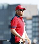Amsterdam 20 augustus 2025
Koning Willem Alexander Prinses Mabel en (prinses Luana ) Gravin Luana op de groene Draeck tijdens de eerste dag van Sail Amsterdam . Er vaart ongelofelijk veel beveiliging Politie in boten op jet skis en een speciaal beveiligingsteam van de Marechaussee BSB ( Brigade Speciale Beveiligingsopdrachten ) mee met de groene Draeck