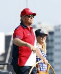 Amsterdam 20 augustus 2025
Koning Willem Alexander Prinses Mabel en (prinses Luana ) Gravin Luana op de groene Draeck tijdens de eerste dag van Sail Amsterdam . Er vaart ongelofelijk veel beveiliging Politie in boten op jet skis en een speciaal beveiligingsteam van de Marechaussee BSB ( Brigade Speciale Beveiligingsopdrachten ) mee met de groene Draeck