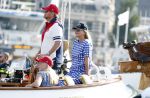 Amsterdam 20 augustus 2025
Koning Willem Alexander Prinses Mabel en (prinses Luana ) Gravin Luana op de groene Draeck tijdens de eerste dag van Sail Amsterdam . Er vaart ongelofelijk veel beveiliging Politie in boten op jet skis en een speciaal beveiligingsteam van de Marechaussee BSB ( Brigade Speciale Beveiligingsopdrachten ) mee met de groene Draeck