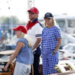 Amsterdam 20 augustus 2025
Koning Willem Alexander Prinses Mabel en (prinses Luana ) Gravin Luana op de groene Draeck tijdens de eerste dag van Sail Amsterdam . Er vaart ongelofelijk veel beveiliging Politie in boten op jet skis en een speciaal beveiligingsteam van de Marechaussee BSB ( Brigade Speciale Beveiligingsopdrachten ) mee met de groene Draeck