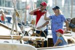 Amsterdam 20 augustus 2025
Koning Willem Alexander Prinses Mabel en (prinses Luana ) Gravin Luana op de groene Draeck tijdens de eerste dag van Sail Amsterdam . Er vaart ongelofelijk veel beveiliging Politie in boten op jet skis en een speciaal beveiligingsteam van de Marechaussee BSB ( Brigade Speciale Beveiligingsopdrachten ) mee met de groene Draeck