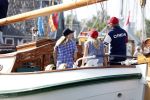 Amsterdam 20 augustus 2025
Koning Willem Alexander Prinses Mabel en (prinses Luana ) Gravin Luana op de groene Draeck tijdens de eerste dag van Sail Amsterdam . Er vaart ongelofelijk veel beveiliging Politie in boten op jet skis en een speciaal beveiligingsteam van de Marechaussee BSB ( Brigade Speciale Beveiligingsopdrachten ) mee met de groene Draeck